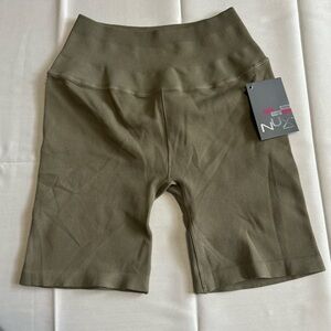 NWT Nux Active High Waisted Olive Sage Green Ribbed Biker Shorts Size Small